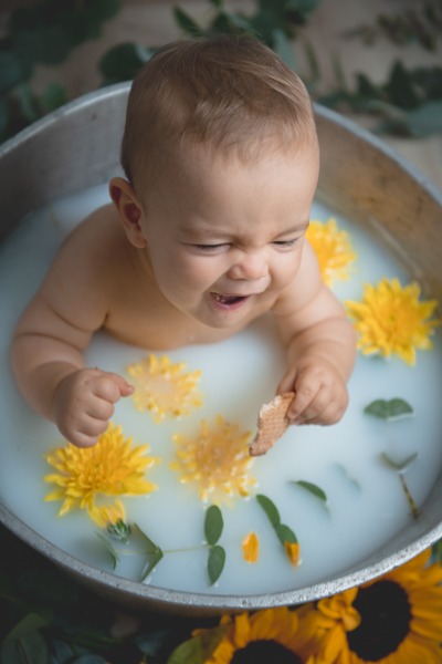 Séance photo bain de lait nouveau-né I Alexis Bannier, photographe