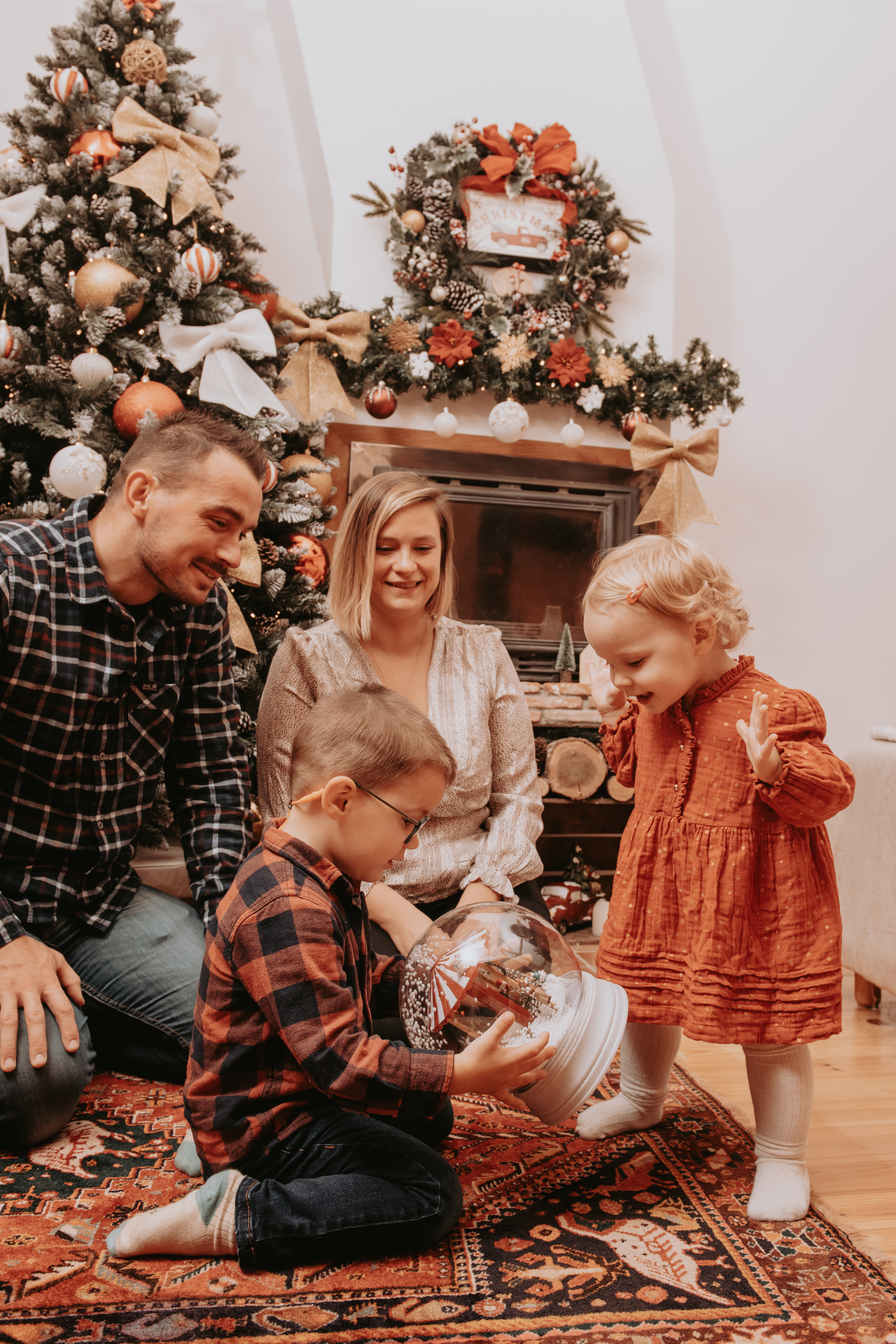 famille décor rouge de noël