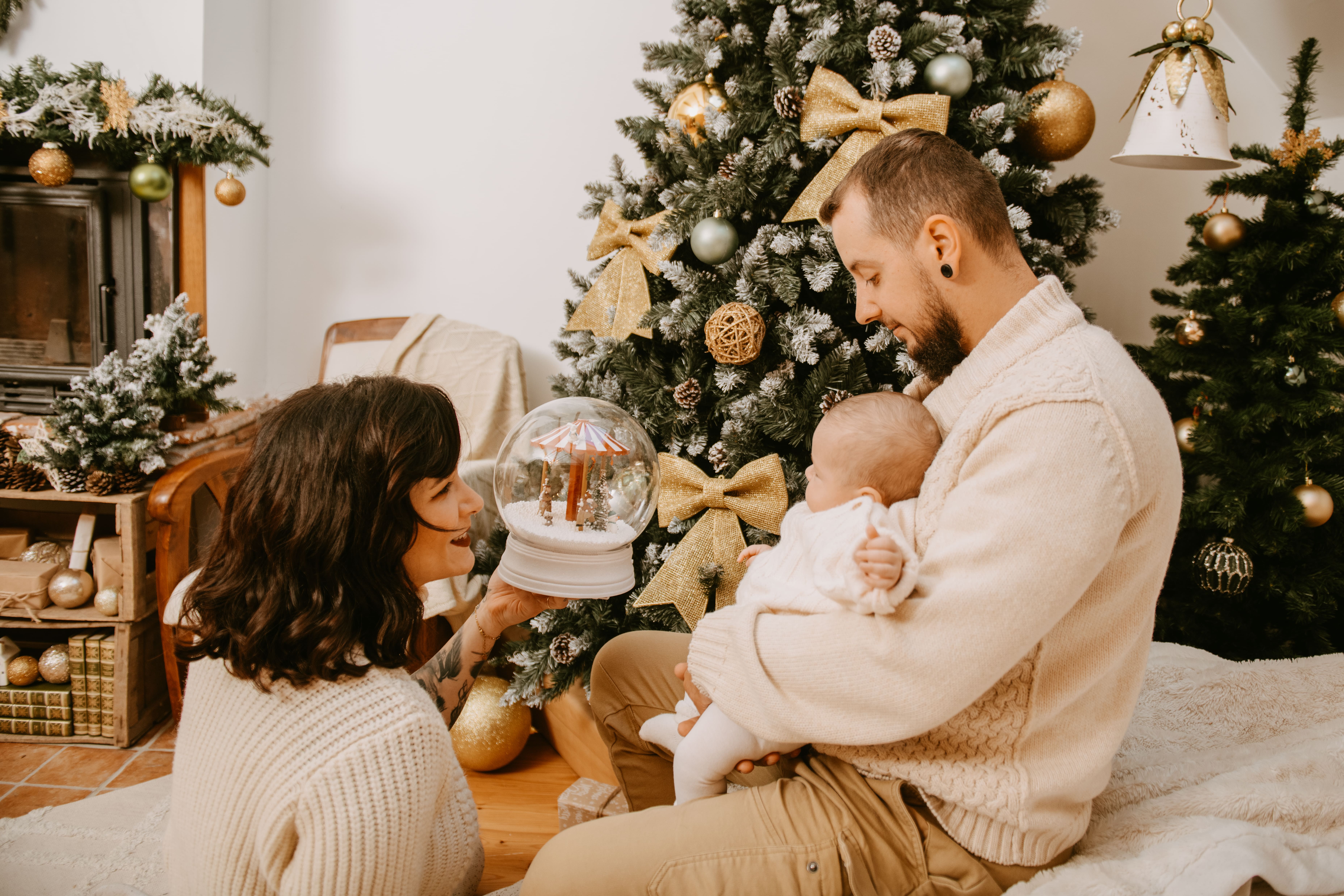 famillle devant sapin noël